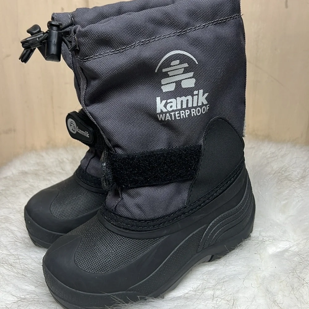 Boys Kamik winter snow boot. Waterproof. Reflective patch on back. Like new